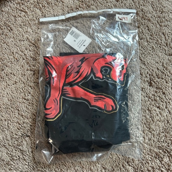 NWT Harry Potter Gryffindor cotton t-shirt - Picture 6 of 6